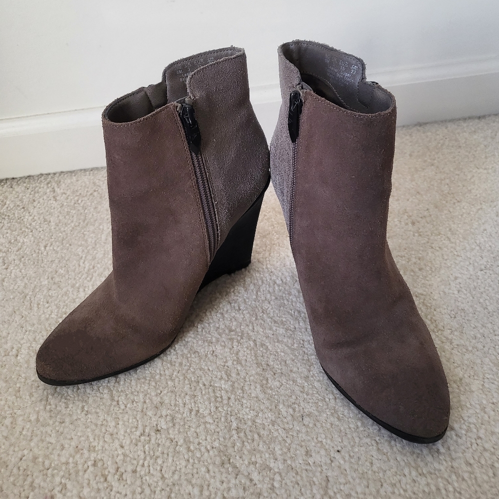 Fergie Suede Leather Booties Beige 5M